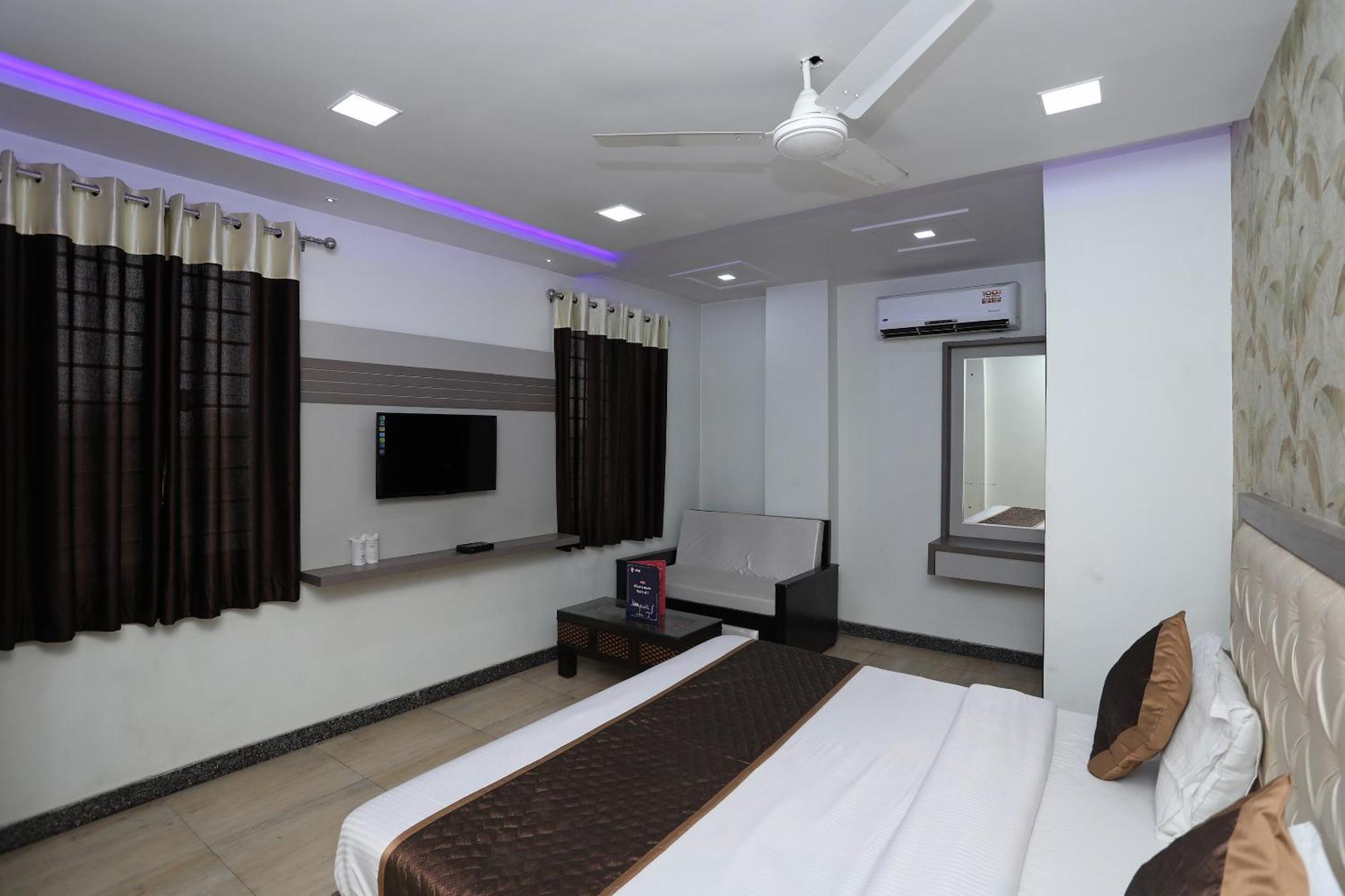 Oyo Hotel Vaishnavi Heritage Inn Agra  Bagian luar foto